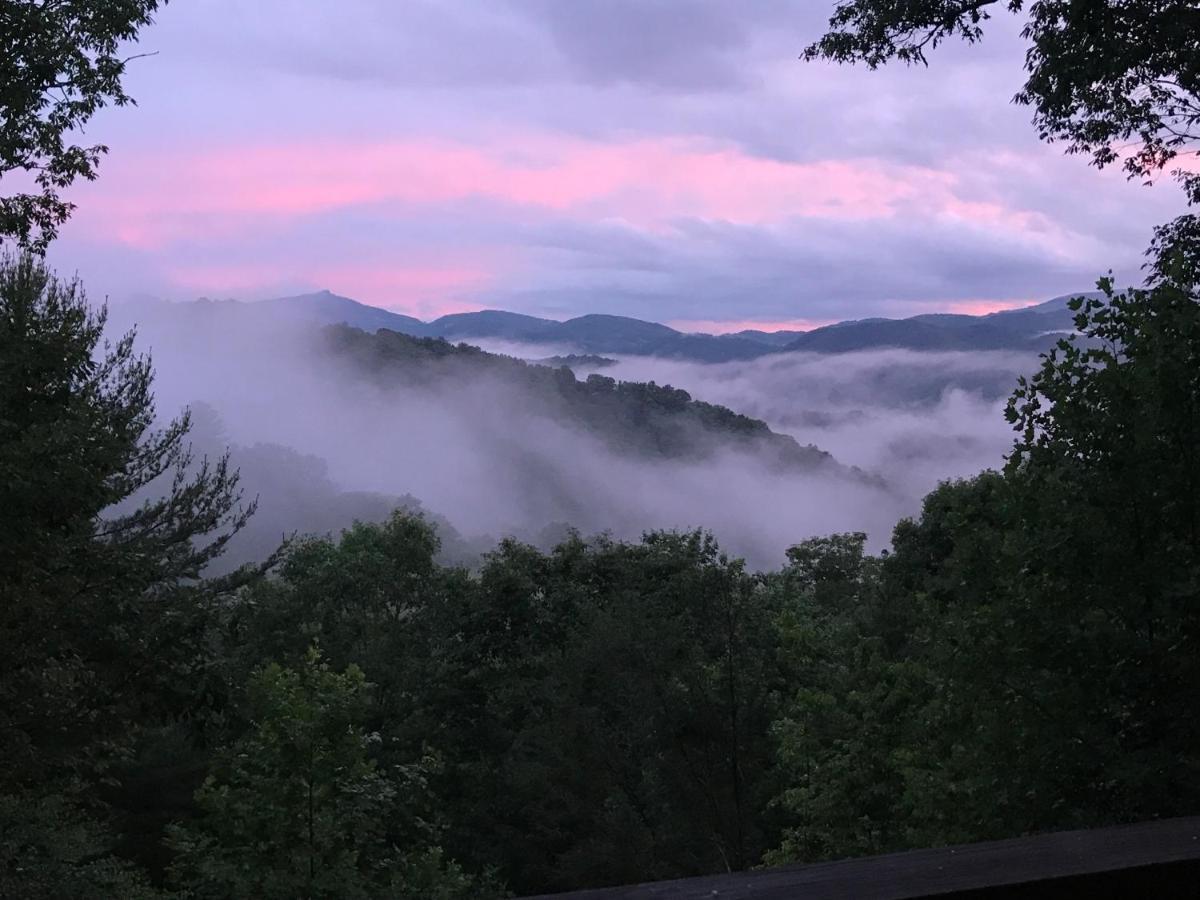 Lazy Bear Lodge Valle Crucis Εξωτερικό φωτογραφία